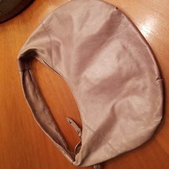HOBO Bags Hobo International Taupe Leather Hobo Style Purse Sooo